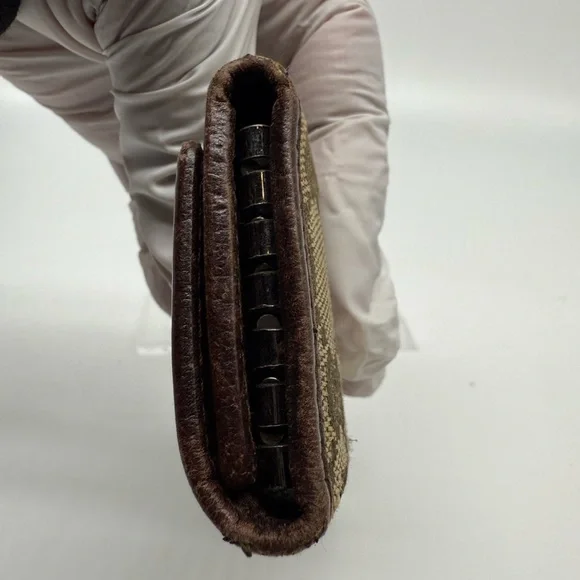 Gucci Monogram 6 Key Holder - Picture 7 of 8